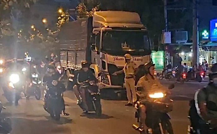 Tin tức tai nạn giao thông mới nhất ngày 11/5: Va chạm với xe tải, 1 người chết