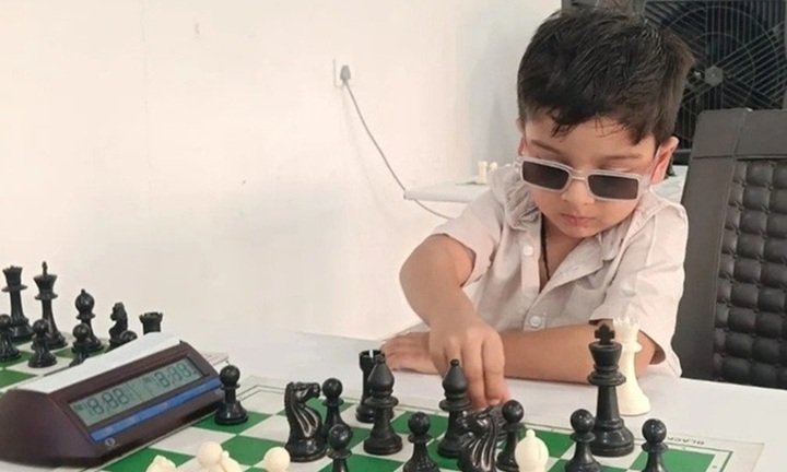 Sự thật ngỡ ngàng về thần đồng cờ vua 3 tuổi vừa phá kỷ lục thế giới