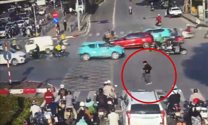 Camera AI giúp tìm thấy ông lão đi lạc về nhà an toàn trong đêm ở Hà Nội