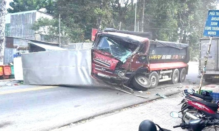 Tin tức tai nạn giao thông mới nhất ngày 21/12: Xe máy va chạm ô tô ở Mũi Né, 1 người tử vong