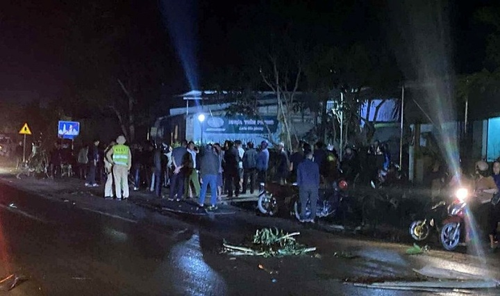 Tin tức tai nạn giao thông mới nhất ngày 25/12: Hai xe máy va chạm trong đêm, 3 người thương vong