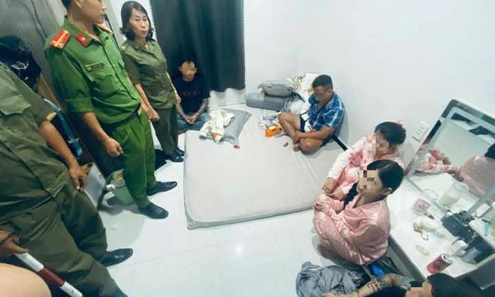 Tin pháp luật nổi bật 24h qua: Bắt quả tang 6 nam nữ 