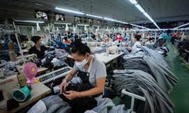 Người lao động có quyền từ chối trực, làm thêm Tết không?