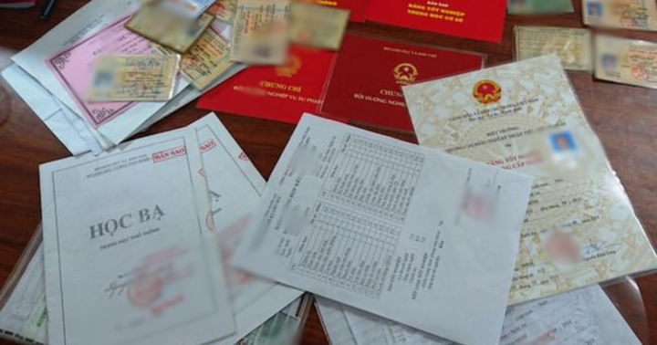 Triệt phá đường dây làm giả giấy tờ qua mạng, bắt giữ 