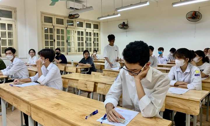 Tin tức giáo dục 24h qua: Hà Nội tổ chức khảo sát chất lượng toàn bộ học sinh lớp 11 và 12