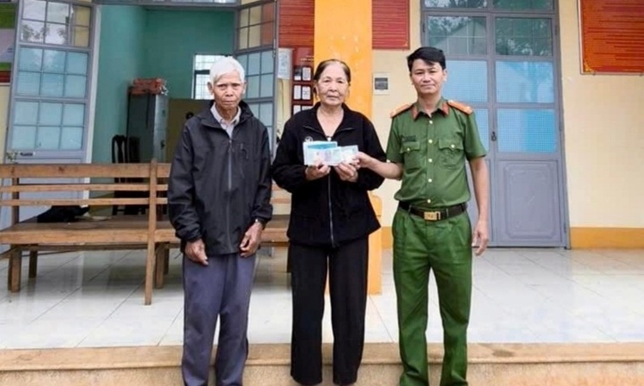 Tin tức thời sự 24h: Cụ ông nhặt được tiền trả lại cho người phụ nữ nghèo