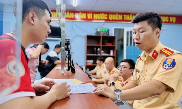 Chậm nộp phạt vi phạm giao thông có phải nộp thêm tiền không? 