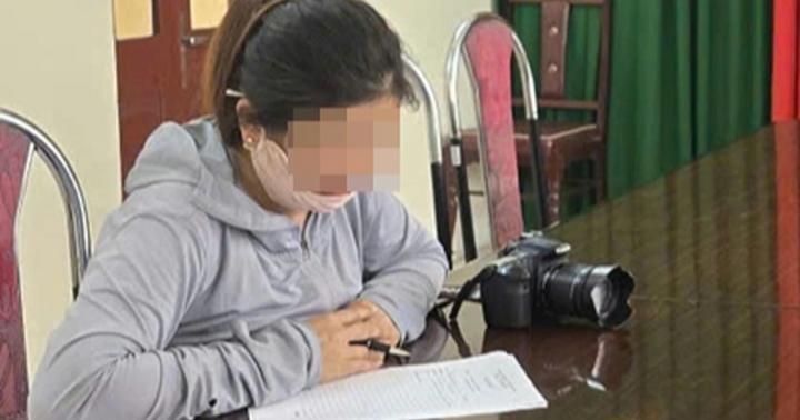 Xử phạt một phụ nữ chèo kéo, ép du khách chụp ảnh ở Sầm Sơn