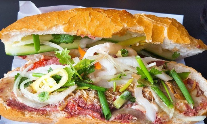 TOP quán bánh mì ngon TP.HCM đông khách nhất