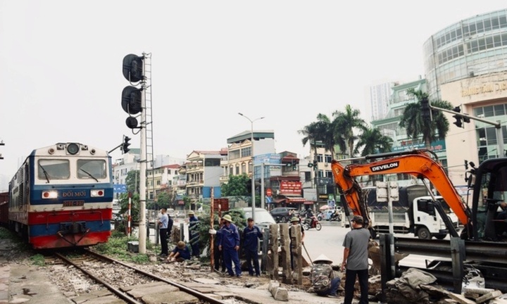 Tự mở lối đi qua đường sắt, bị phạt bao nhiêu tiền?
