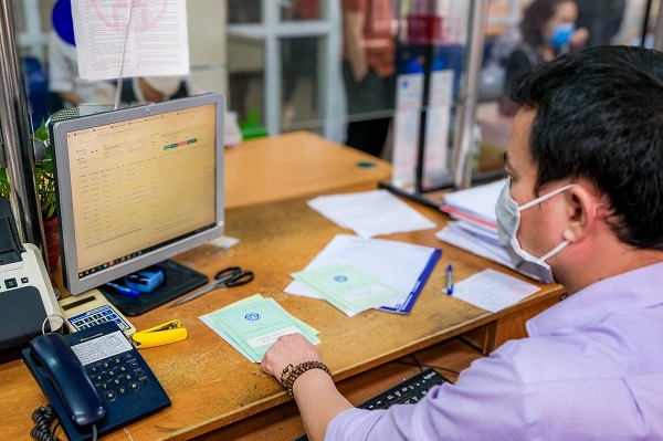 Làm việc ở 2 công ty, đóng BHXH thế nào?