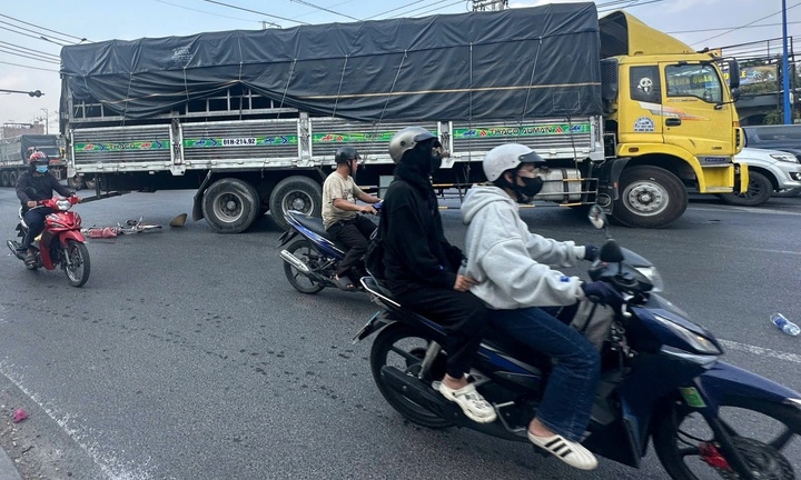 Tin tức tai nạn giao thông mới nhất ngày 23/4: Va chạm với xe tải, người phụ nữ bị cuốn vào gầm