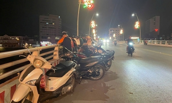 Tin tức thời sự 24h: Phát hiện thi thể người đàn ông dưới chân cầu Cốc Lếu