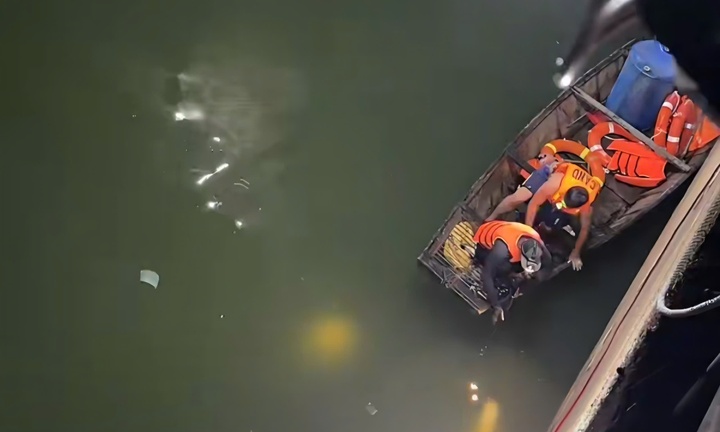 Phát hiện thi thể đôi nam nữ dưới hồ nước ở Đắk Lắk, trên bờ có 2 xe máy