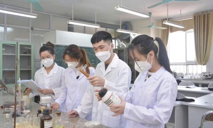 Tin tức giáo dục 24h: Hà Nội dự tính chi 1.180 tỷ đồng hỗ trợ đào tạo nghiên cứu sinh