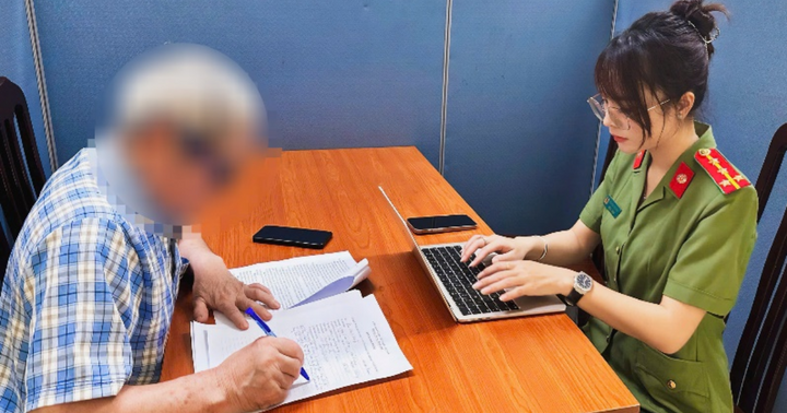 Phạt người đàn ông 76 tuổi ở Hà Nội thường xuyên đăng bài công kích CSGT