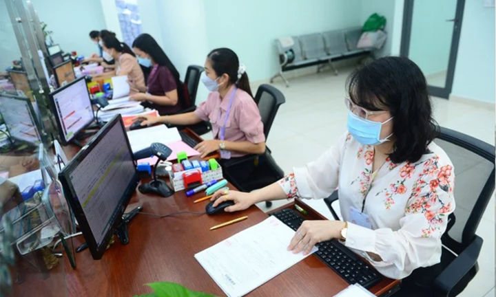 Bộ Nội vụ trả lời về việc tiếp nhận người hoạt động không chuyên trách làm công chức