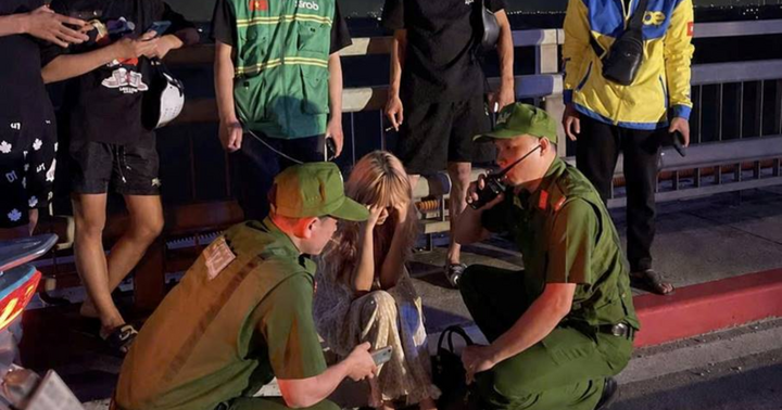 Công an Hà Nội kịp thời cứu người phụ nữ có ý định nhảy cầu Nhật Tân trong đêm
