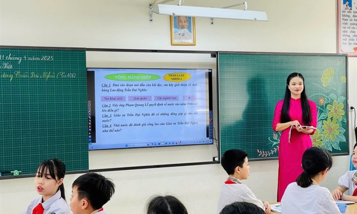 Giữ ngạch chuyên viên chính có được tính tiền dạy thêm giờ?