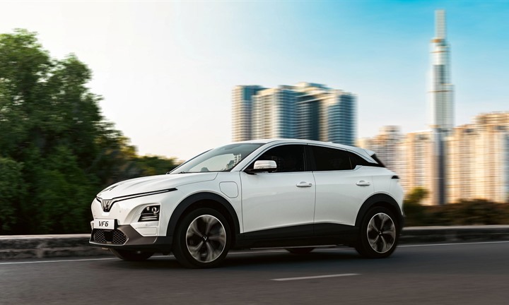 Chủ xe VinFast VF 6: Đi làm giờ cao điểm vẫn nhàn chân phanh