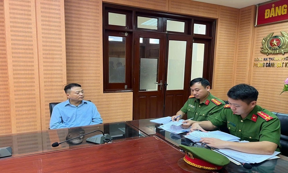 Nguyễn Hòa Bình – Chủ tịch NextTech – bị tạm giữ tài sản và khởi tố, bắt tạm giam (Ảnh: Công an TP.Hà Nội)