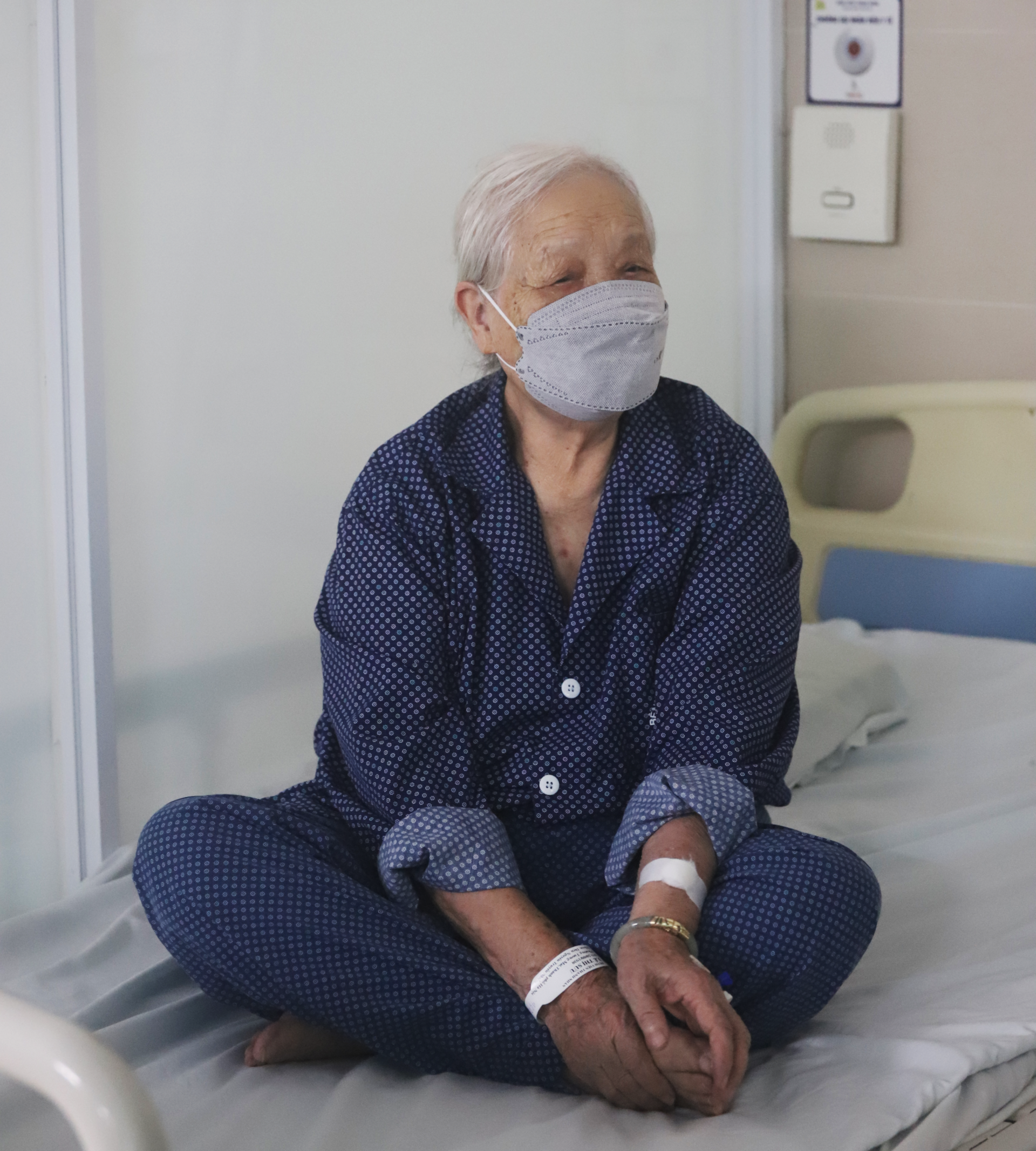 Cúm A không chừa một ai: Người già biến chứng suy hô hấp, người trẻ "vật vã" hơn mắc COVID - 8