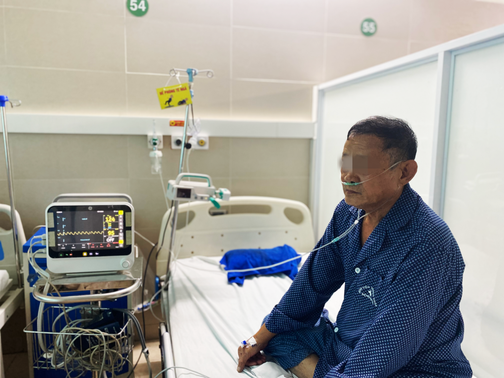 Cúm A không chừa một ai: Người già biến chứng suy hô hấp, người trẻ "vật vã" hơn mắc COVID - 5