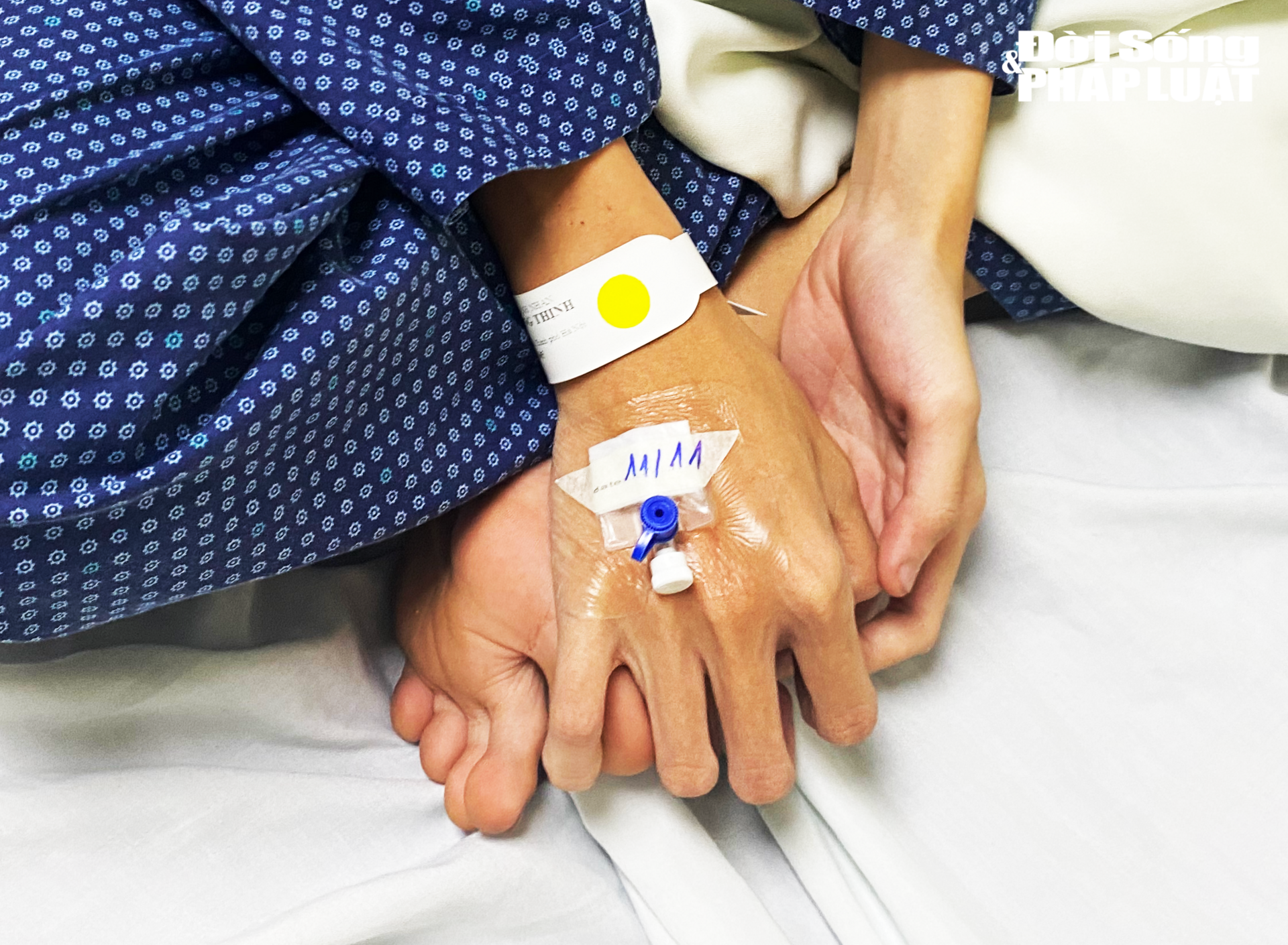 Cúm A không chừa một ai: Người già biến chứng suy hô hấp, người trẻ "vật vã" hơn mắc COVID - 12