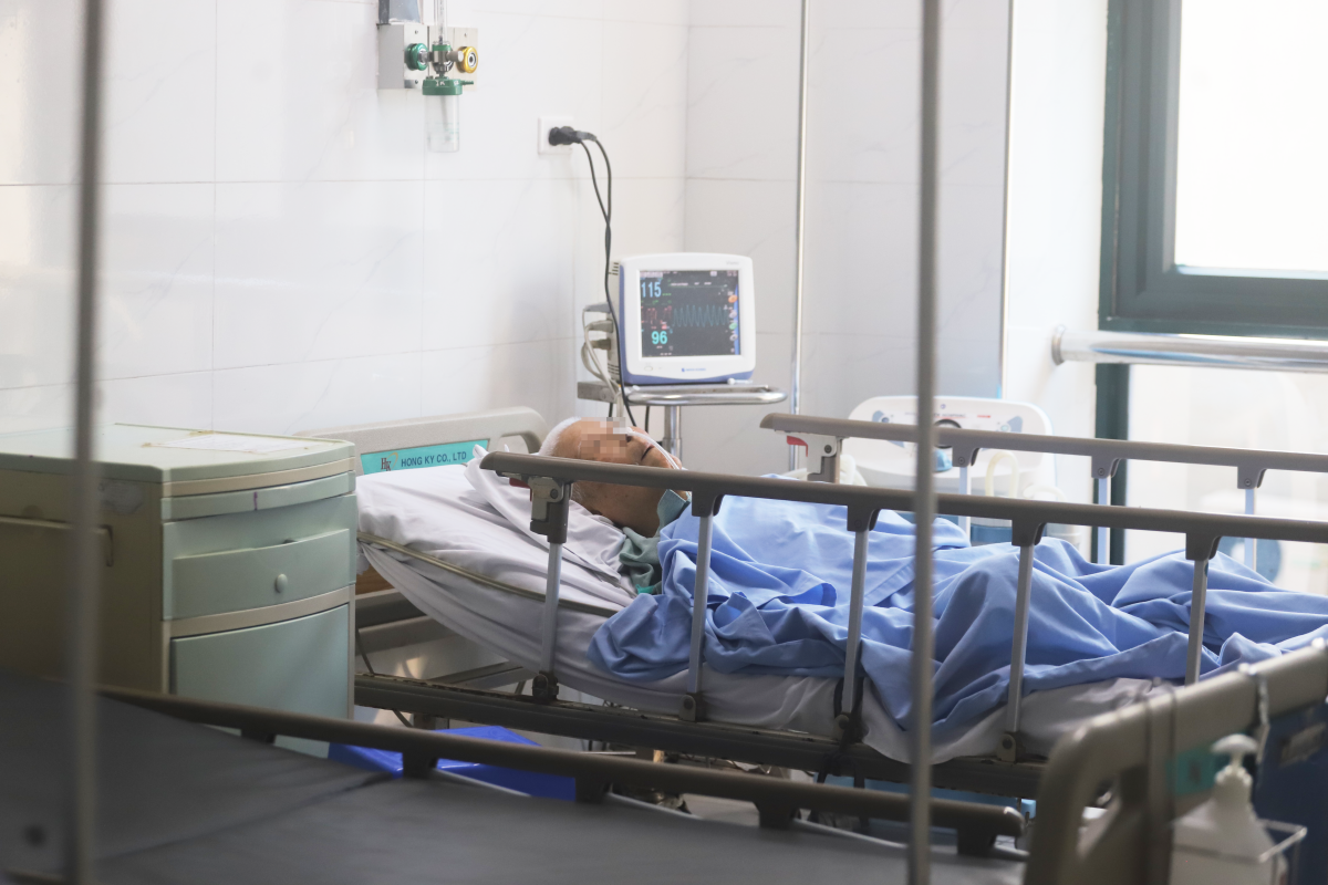 Ca cấp cứu tăng, bác sĩ "chạy đua trong lằn ranh sinh tử" giành giật sự sống cho bệnh nhân đột quỵ mùa lạnh - 6