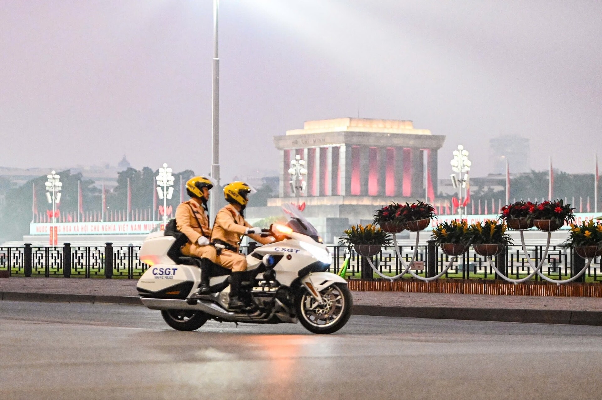 Ban Chỉ huy Phòng CSGT thường xuyên bám sát tình hình thực tiễn, chủ động điều chỉnh phương án tổ chức giao thông phù hợp với từng thời điểm.