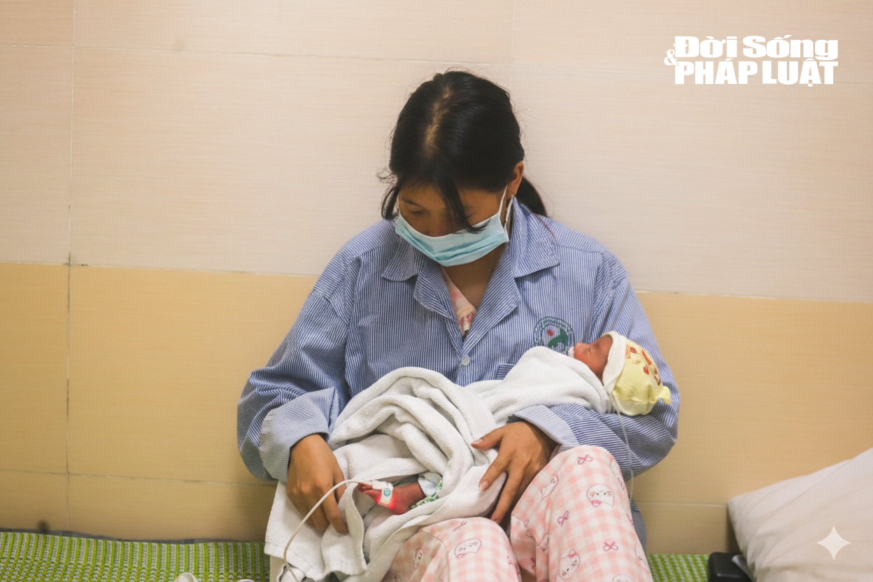  Khoảng lặng sau cánh cửa khoa sơ sinh: Chuyện về những "thiên thần" bị bỏ rơi và người mẹ hiền của hàng trăm đứa trẻ - 1