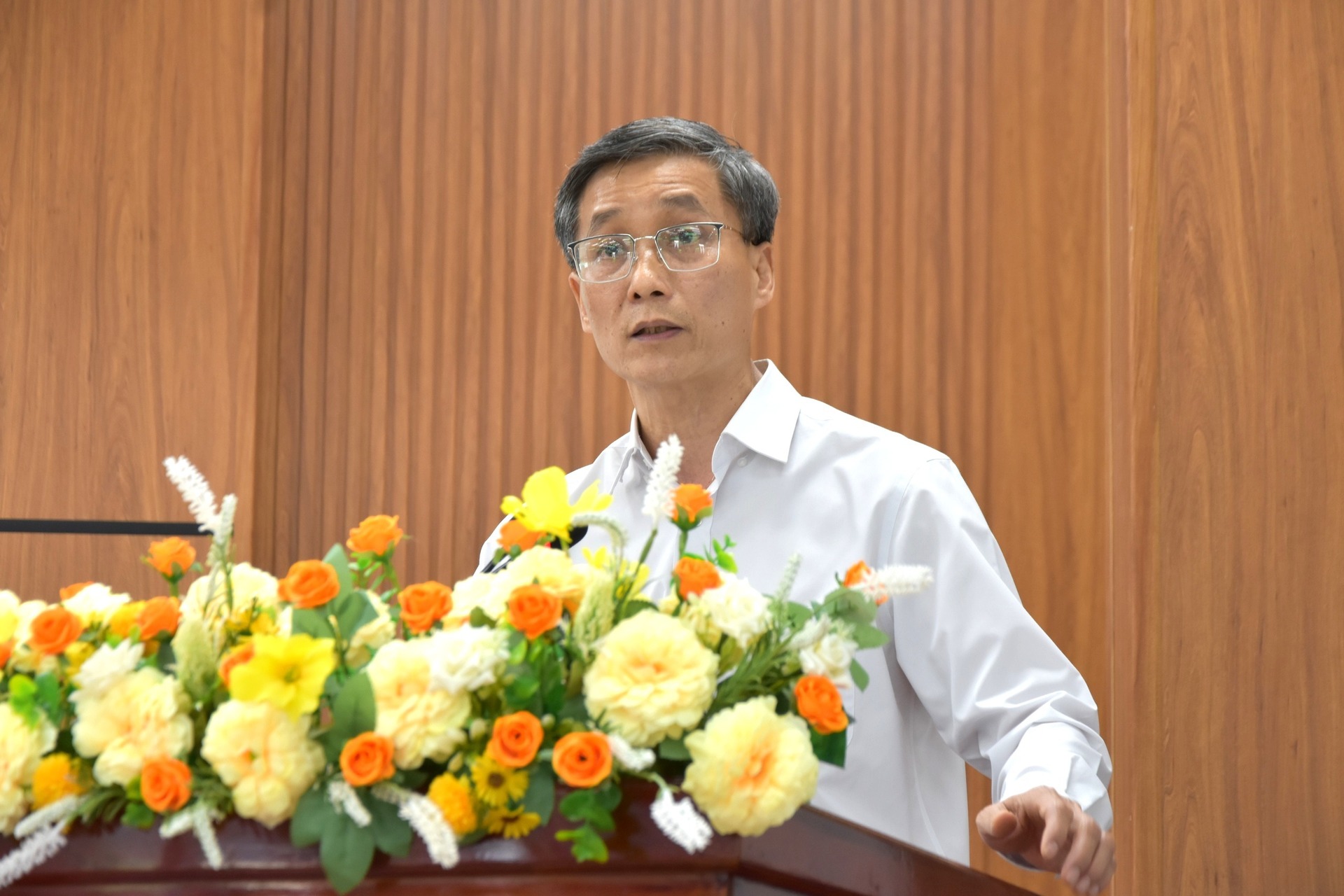 Phần trình bày của ông Nguyễn Khánh Ngọc nhận được sự quan tâm, theo dõi chăm chú từ đông đảo cử tri.