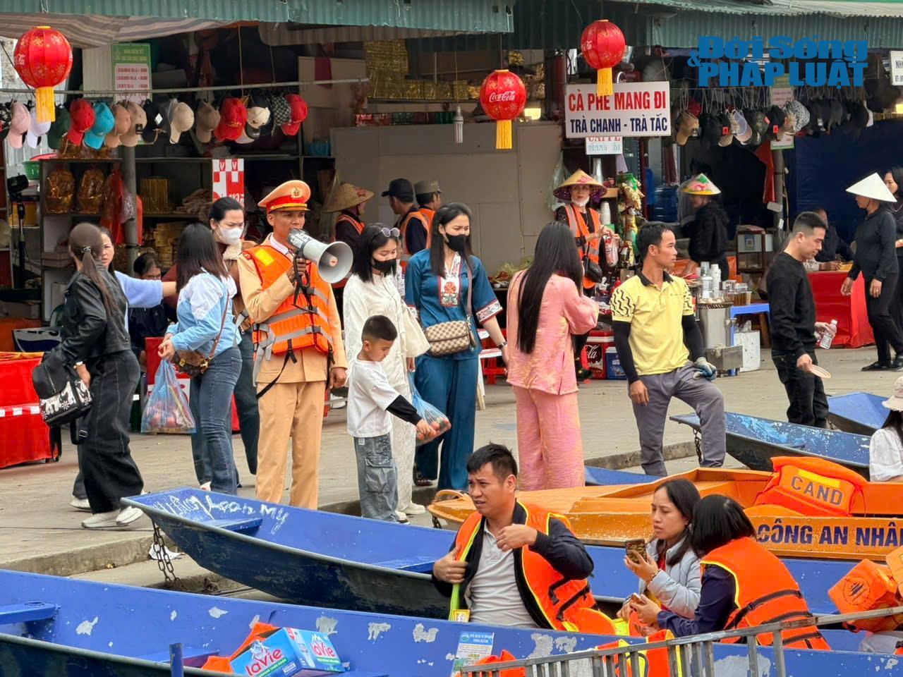 Công tác bảo đảm trật tự, an toàn giao thông được triển khai đồng bộ, góp phần xây dựng mùa lễ hội an toàn, văn minh.