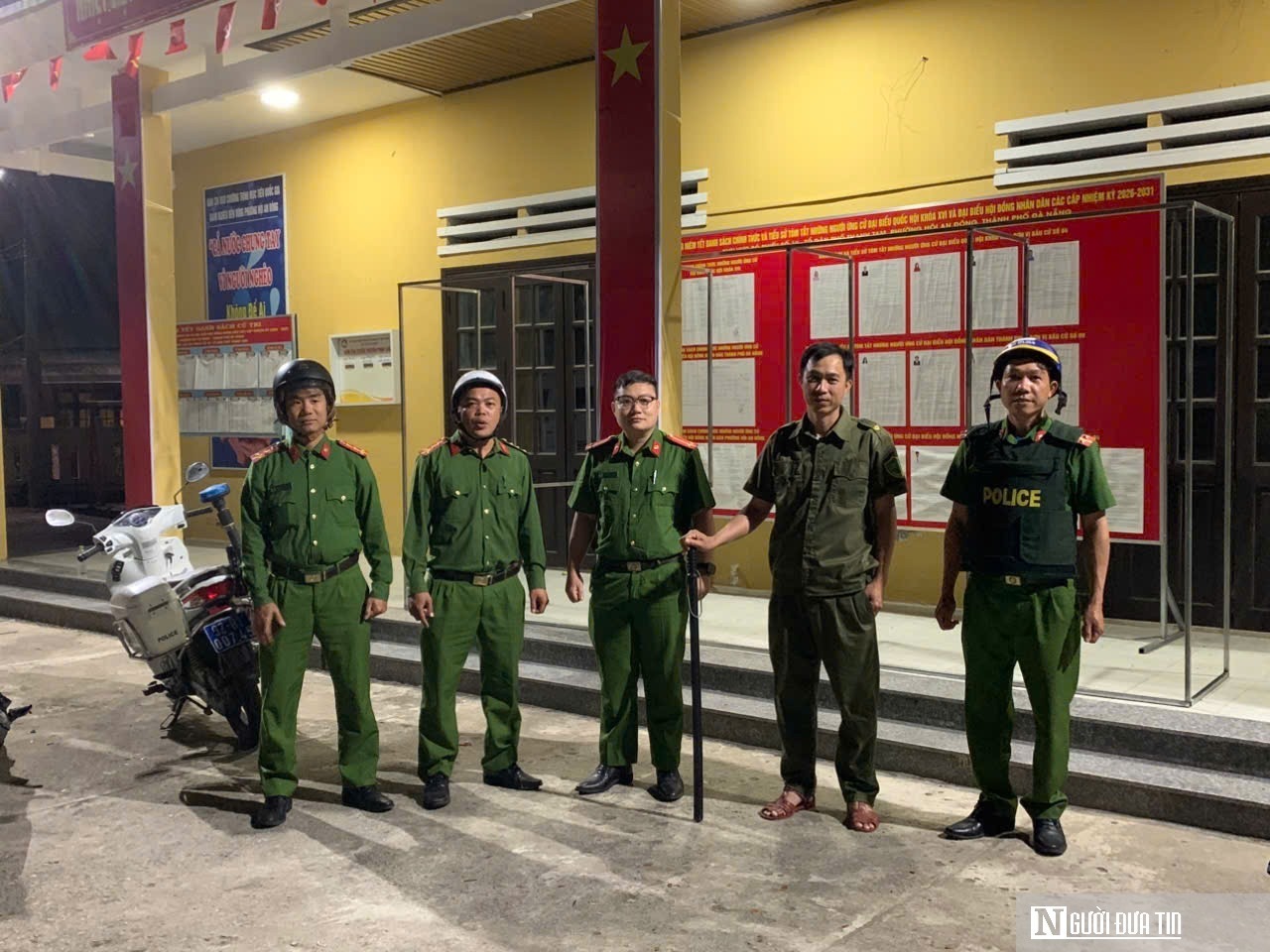 Những bước chân lặng lẽ trước ngày bầu cử - 6