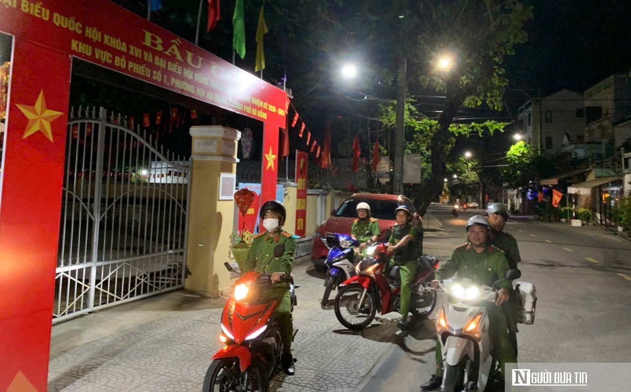 Những bước chân lặng lẽ trước ngày bầu cử - 4