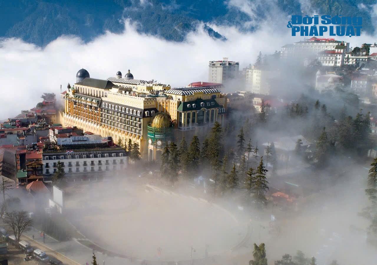 Thị trấn Sa Pa chìm trong sương mù huyền ảo, bao quanh bởi núi rừng hùng vĩ điểm đến lý tưởng dịp nghỉ lễ 30/4 - 1/5.