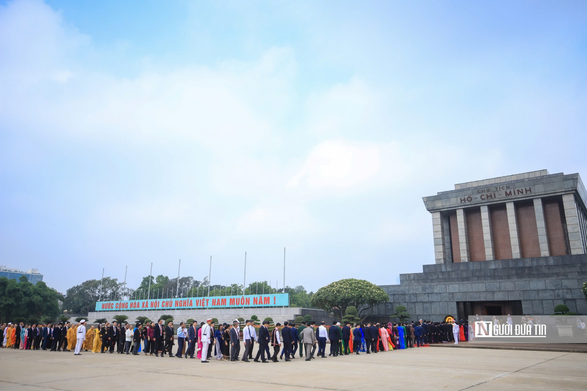 Đoàn đại biểu dự Đại hội MTTQ Việt Nam lần thứ XI vào Lăng viếng Chủ tịch Hồ Chí Minh - 3