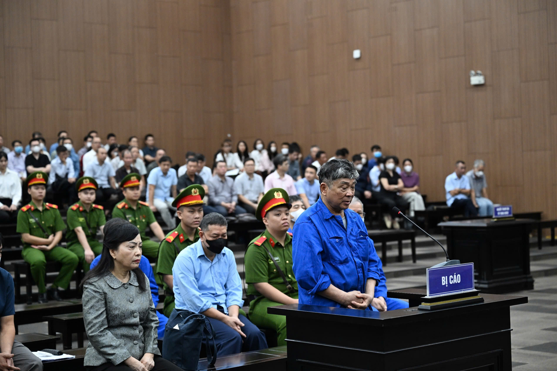 Trước giờ tuyên án bị cáo Nguyễn Thị Kim Tiến: Từ kỳ vọng “công trình để đời” của cựu Bộ trưởng Y tế đến vụ án lãng phí hơn 800 tỷ đồng - 10