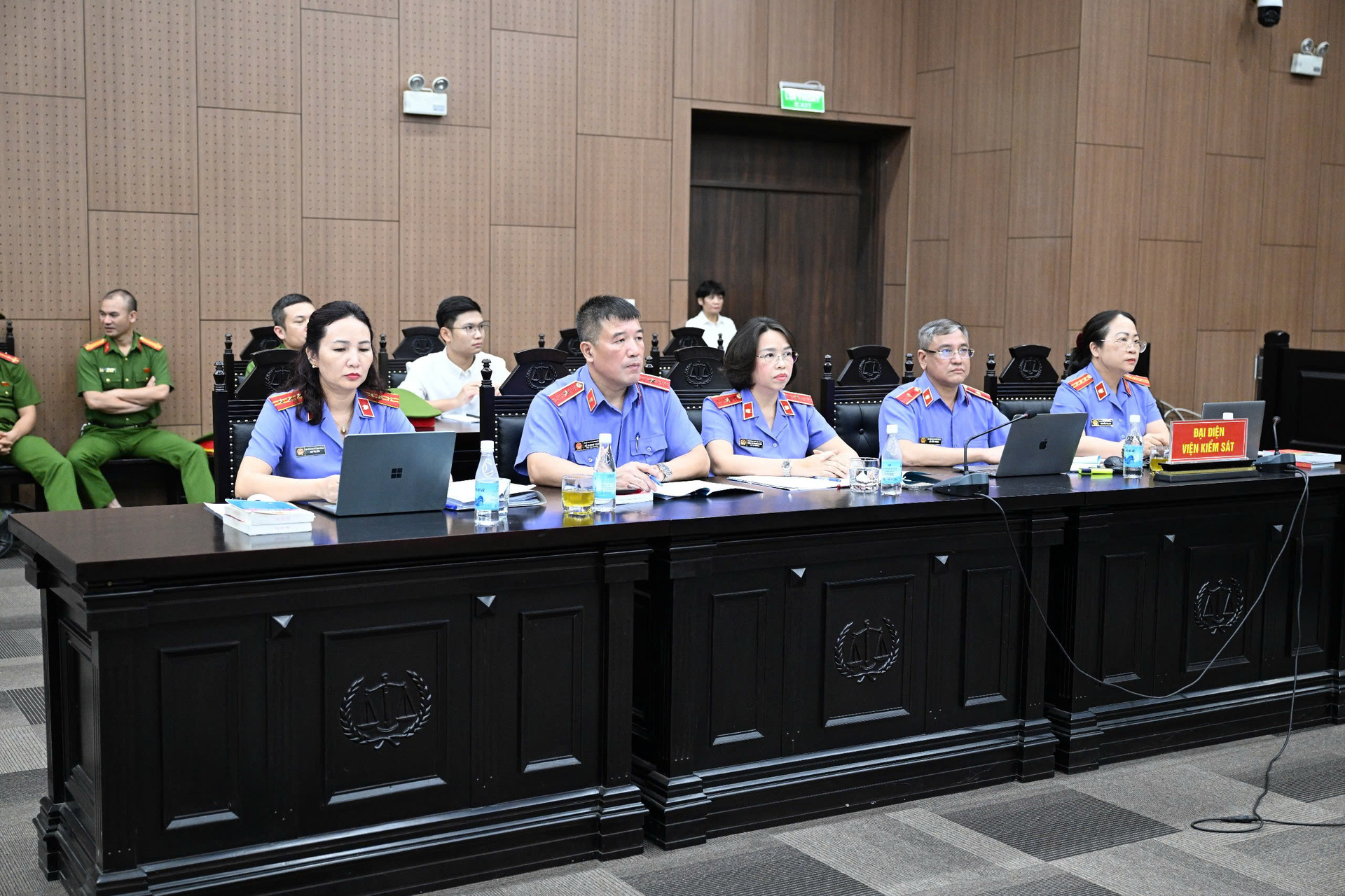 Trước giờ tuyên án bị cáo Nguyễn Thị Kim Tiến: Từ kỳ vọng “công trình để đời” của cựu Bộ trưởng Y tế đến vụ án lãng phí hơn 800 tỷ đồng - 16