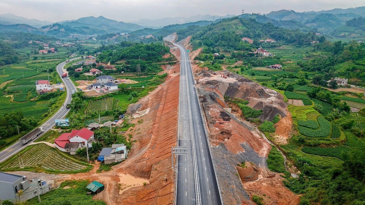 Cú hích cho tăng trưởng 2 con số nhìn từ bài toán phát triển hạ tầng giao thông - 1