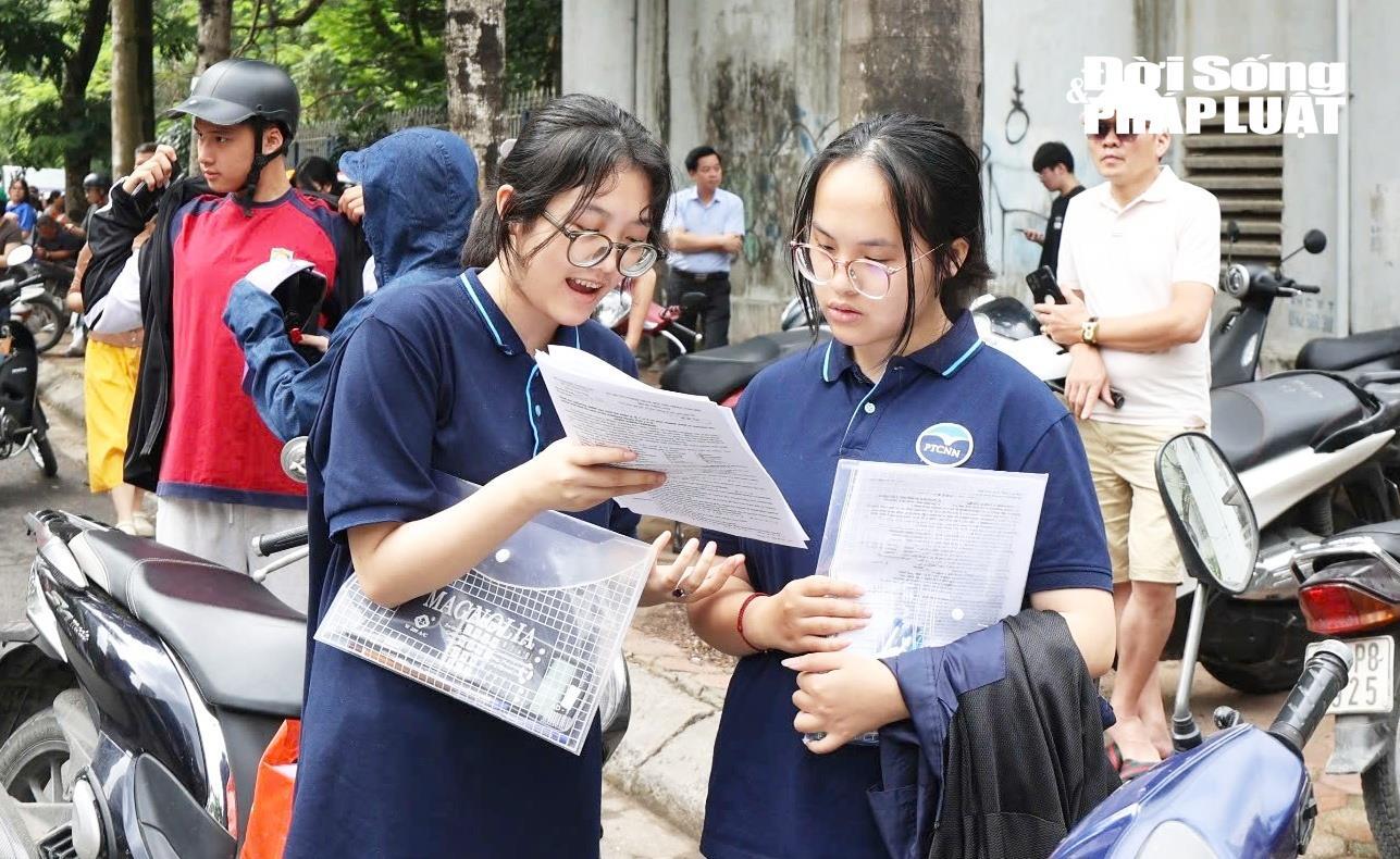 Toàn cảnh kỳ thi tốt nghiệp THPT 2026: Nụ cười, giọt nước mắt và dấu mốc trưởng thành của 1,2 triệu sĩ tử - 8