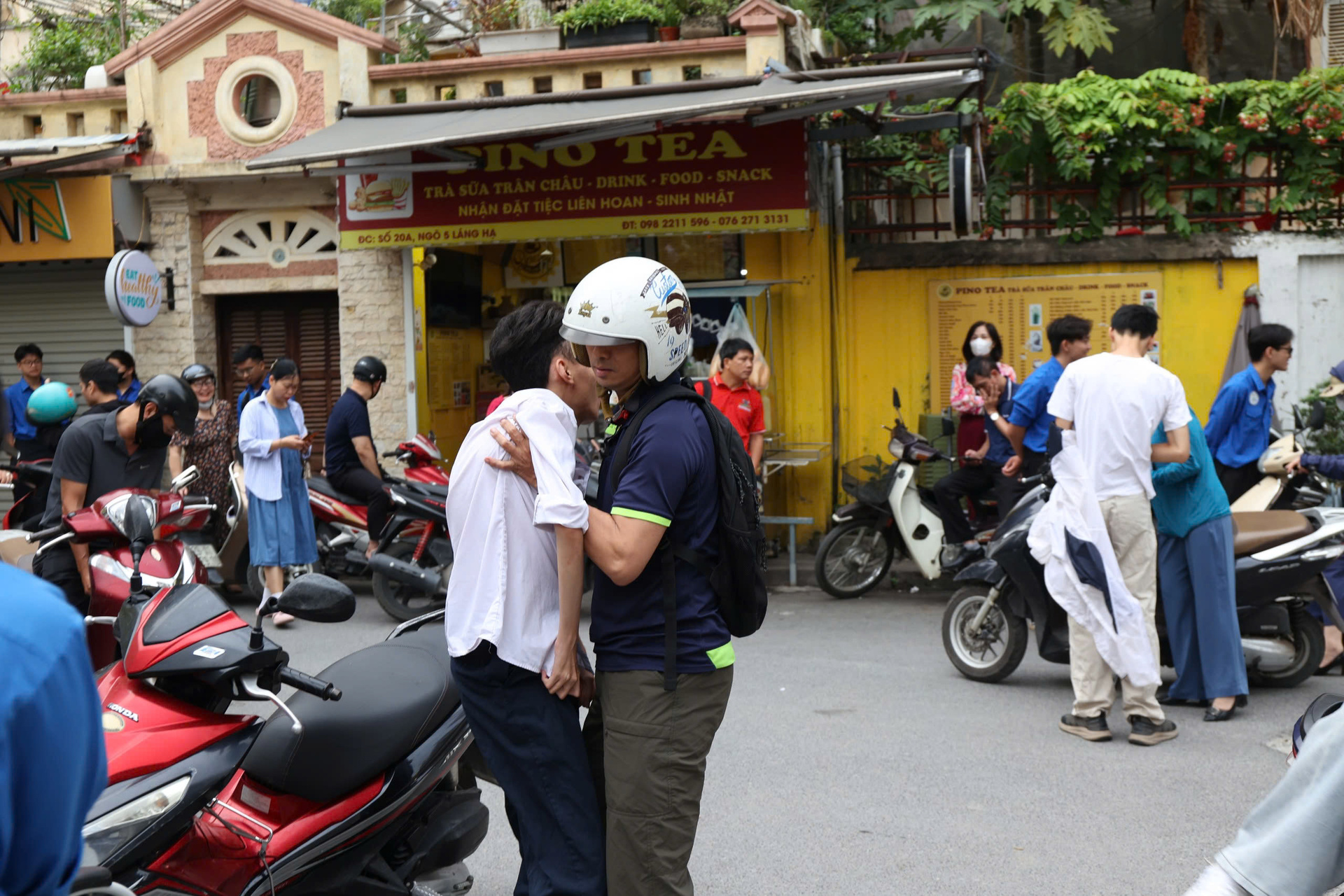 Toàn cảnh kỳ thi tốt nghiệp THPT 2026: Nụ cười, giọt nước mắt và dấu mốc trưởng thành của 1,2 triệu sĩ tử - 3