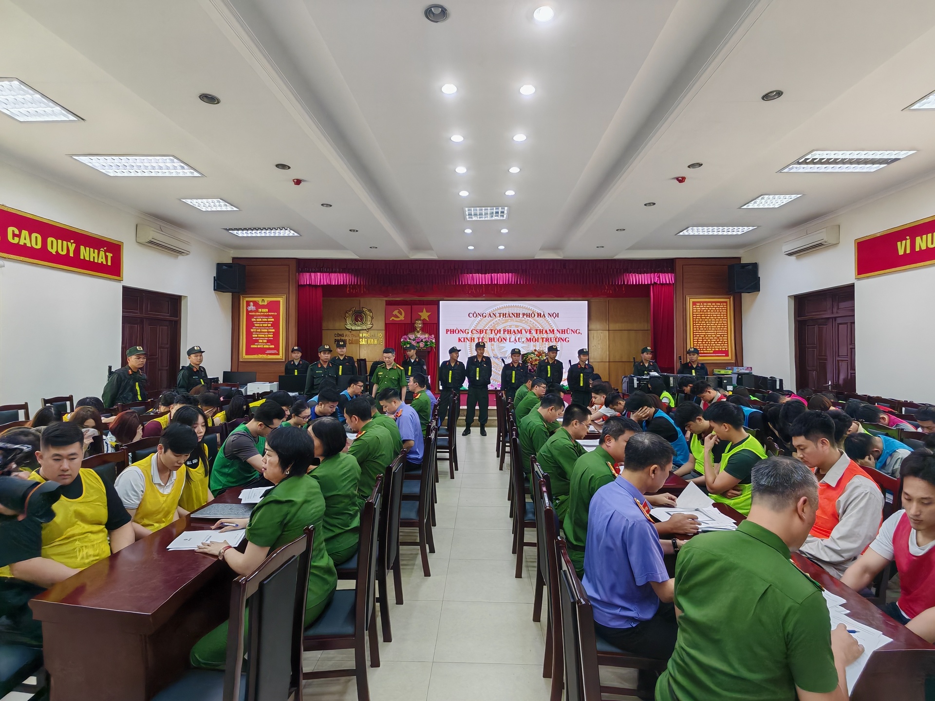 Toàn cảnh "đại án sở hữu kỳ nghỉ": 17.000 hợp đồng, 27 công ty và "cỗ máy lừa đảo" với dòng tiền 2.700 tỷ - 13