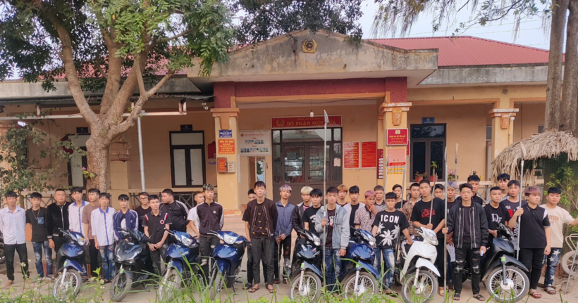 Nhóm đối tượng tại cơ quan công an. (Ảnh: Công an Vĩnh&nbsp;Phúc)