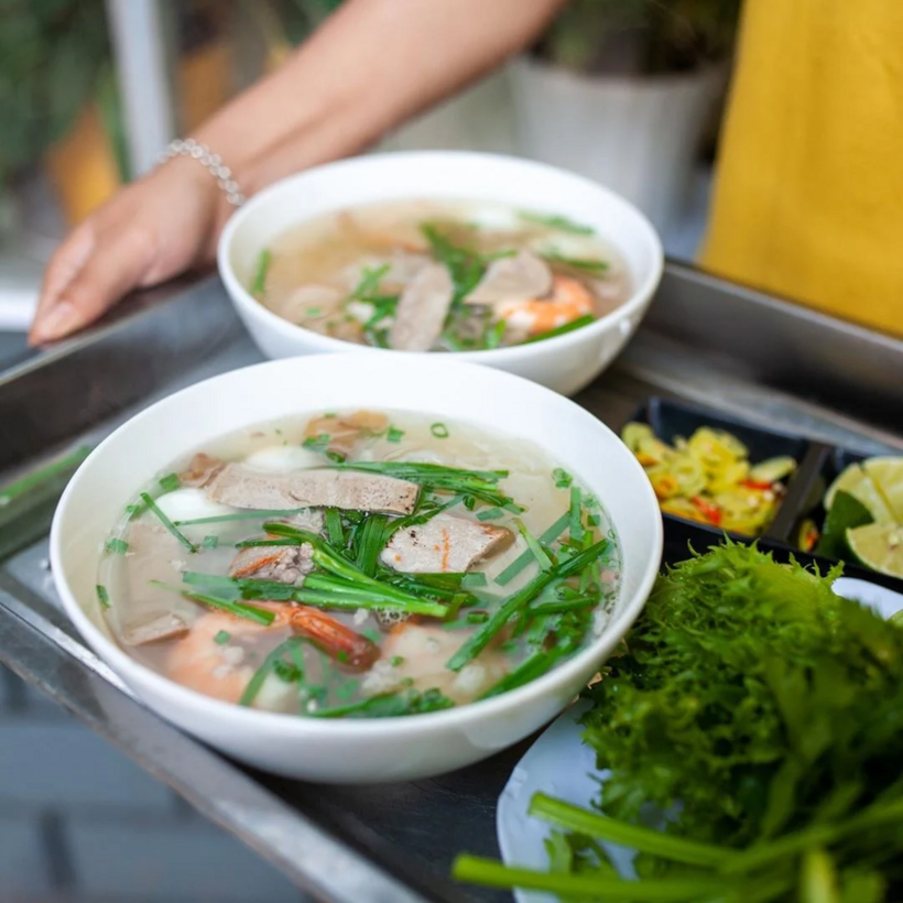 Hủ tiếu nóng hổi