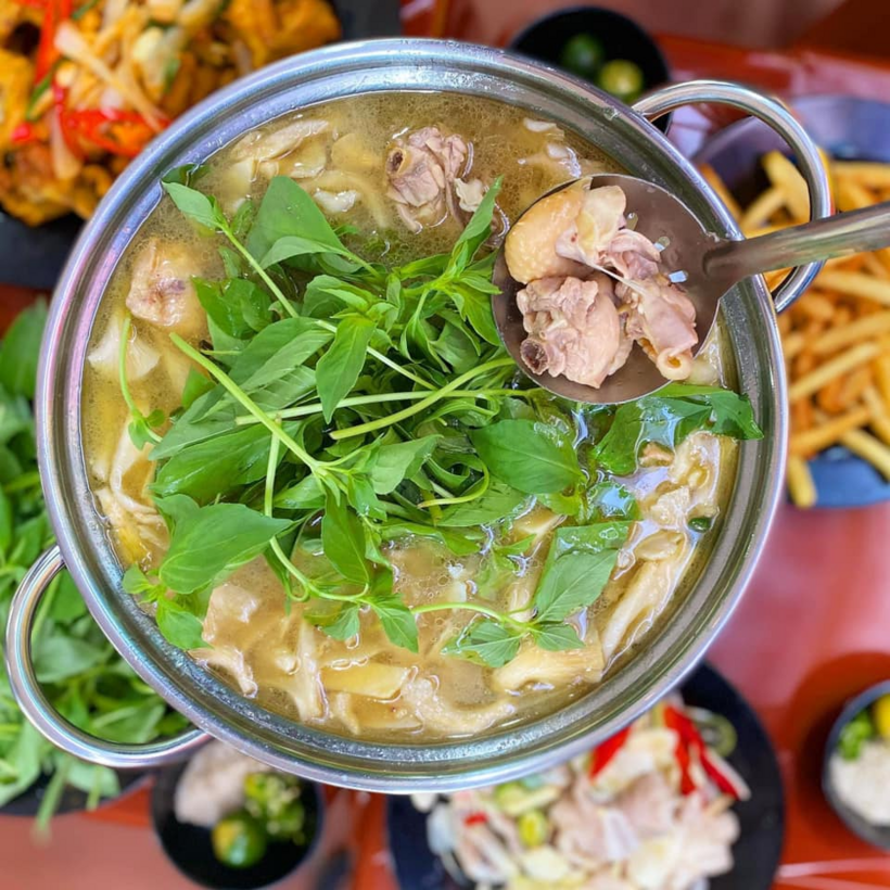 Lẩu gà lá é