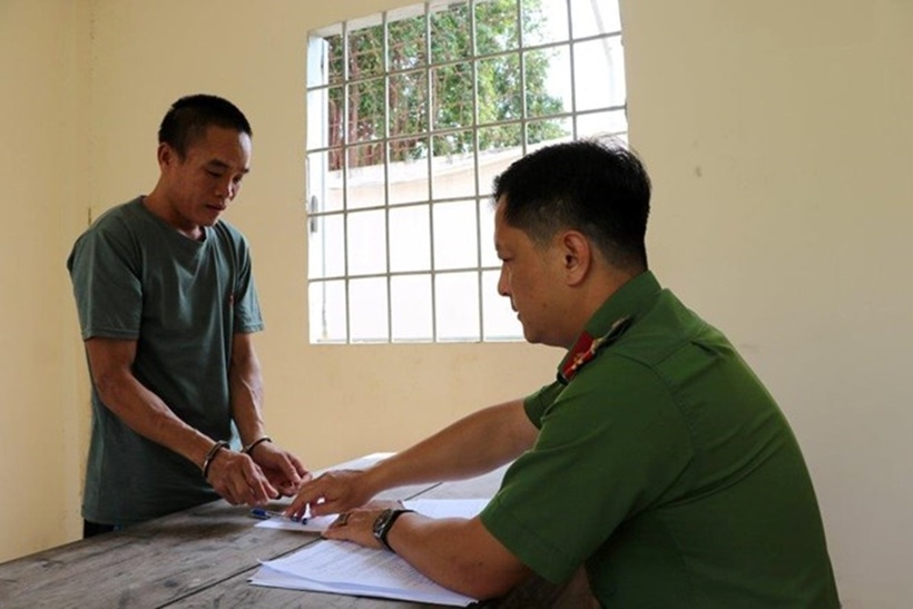 Đối tượng Dựa tại cơ quan điều tra. Ảnh: Lao động.