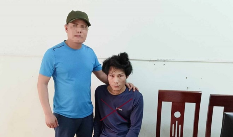 Đối tượng mua bán ma túy Quang Văn Nguyên bị bắt cùng tang vật. Ảnh: Lao Động