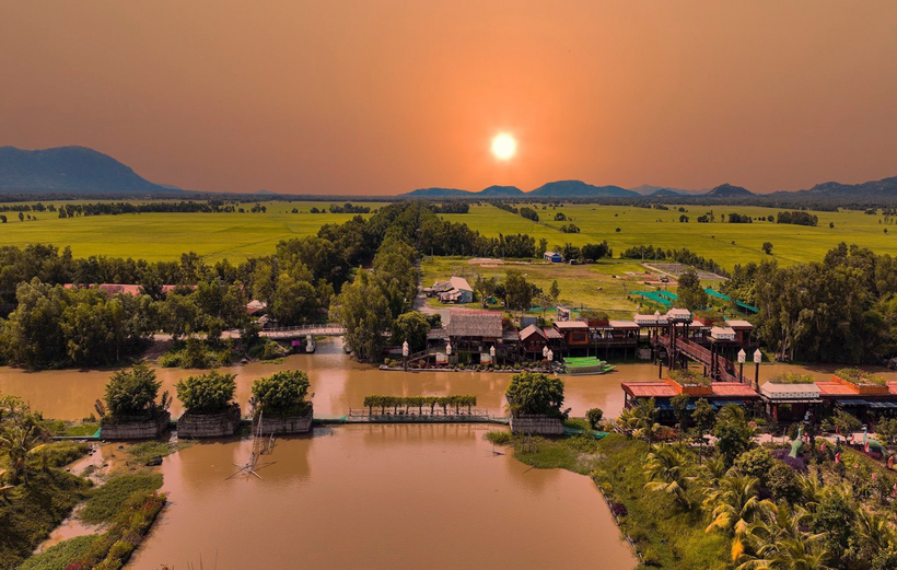 Khung trời yên bình - đàn thiên điểu thỏa sức tung bay