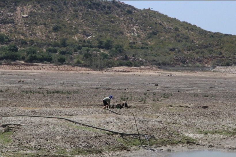 Đài Khí tượng thủy văn tỉnh Kon Tum cảnh báo trong tháng 4, 5, thành phố Kon Tum và các huyện Sa Thầy, Ia H'Drai, Đăk Hà, Đăk Tô, Ngọc Hồi, Kon Rẫy, Đăk Glei có nguy cơ cao thiếu nước trên diện rộng.